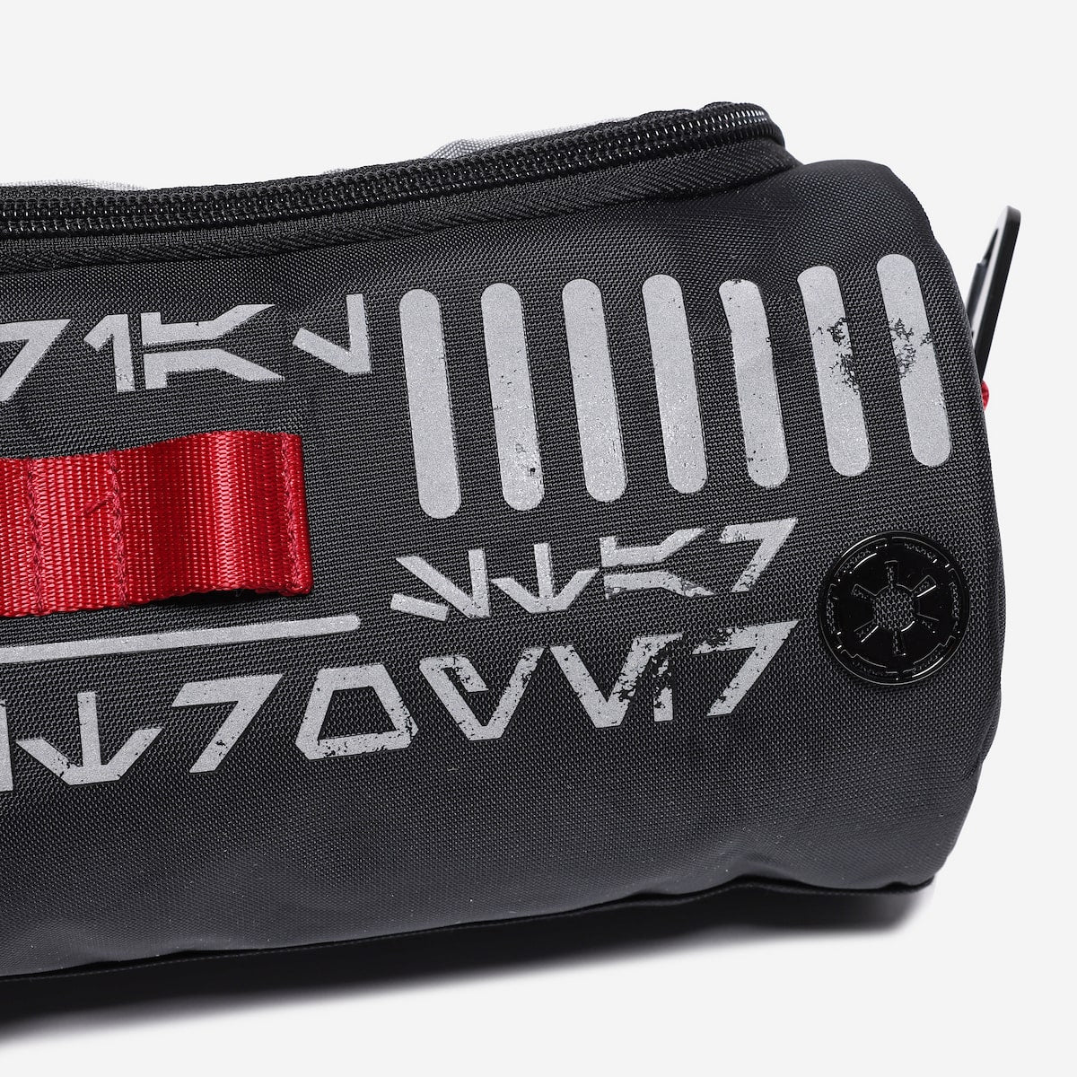 Close up of a Black Dopp Kit showing details